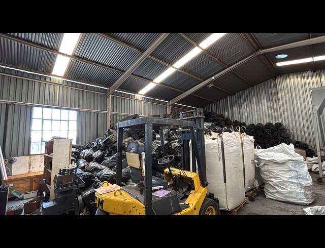 1,000M² WAREHOUSE FOR SALE IN HUGHES